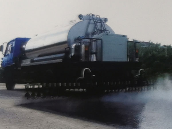 全自動(dòng)瀝青灑布車(chē)