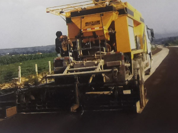 稀漿封層車(chē)