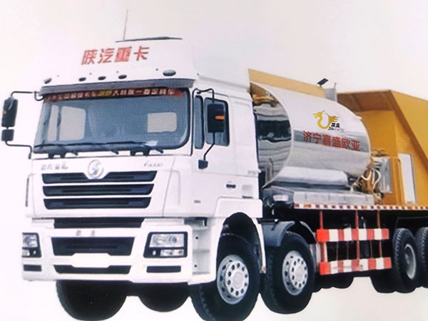 同步碎石封層車(chē)